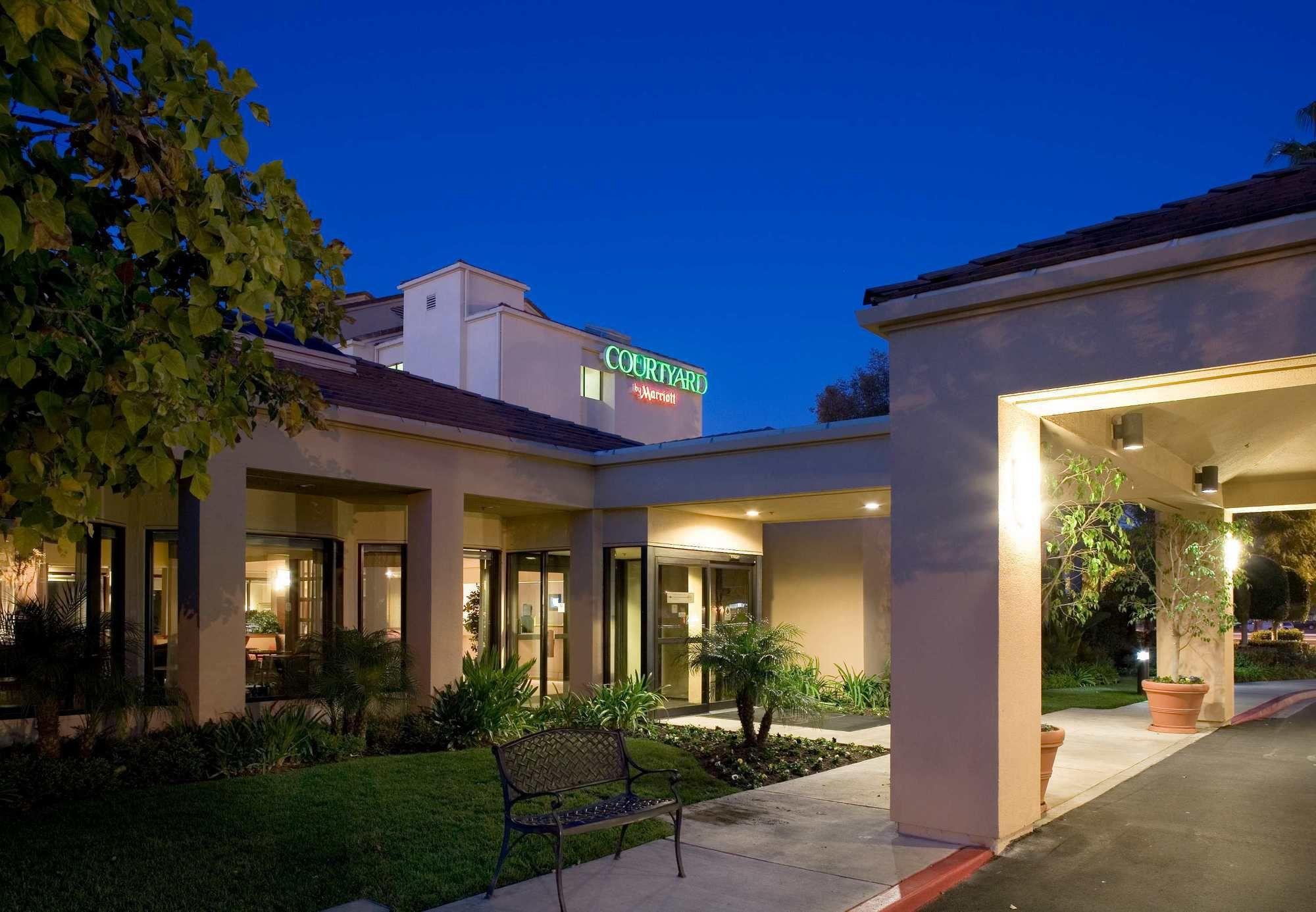 Отель Courtyard Costa Mesa South Coast Metro Санта-Ана Экстерьер фото