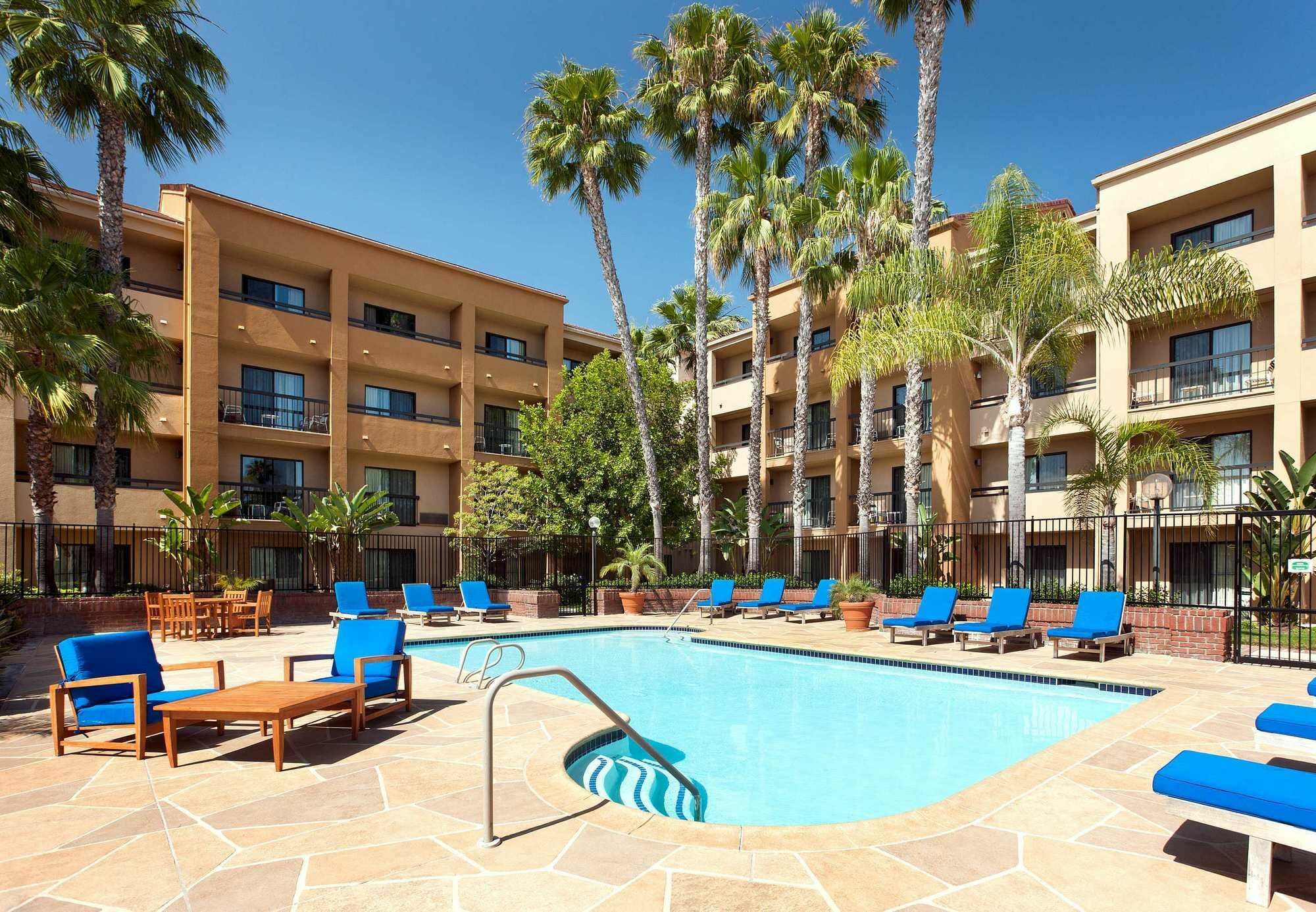 Отель Courtyard Costa Mesa South Coast Metro Санта-Ана Экстерьер фото